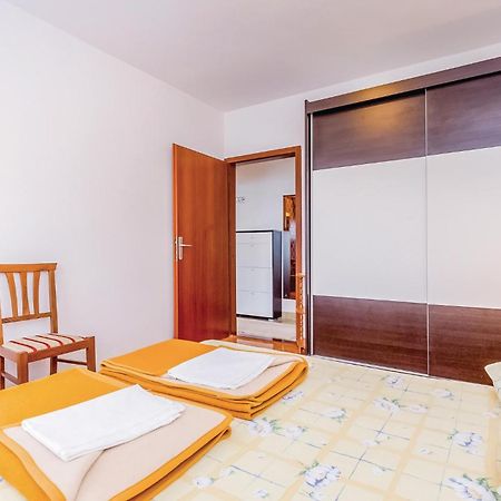 Stunning Apartment In Novi Vinodolski With Wifi ภายนอก รูปภาพ