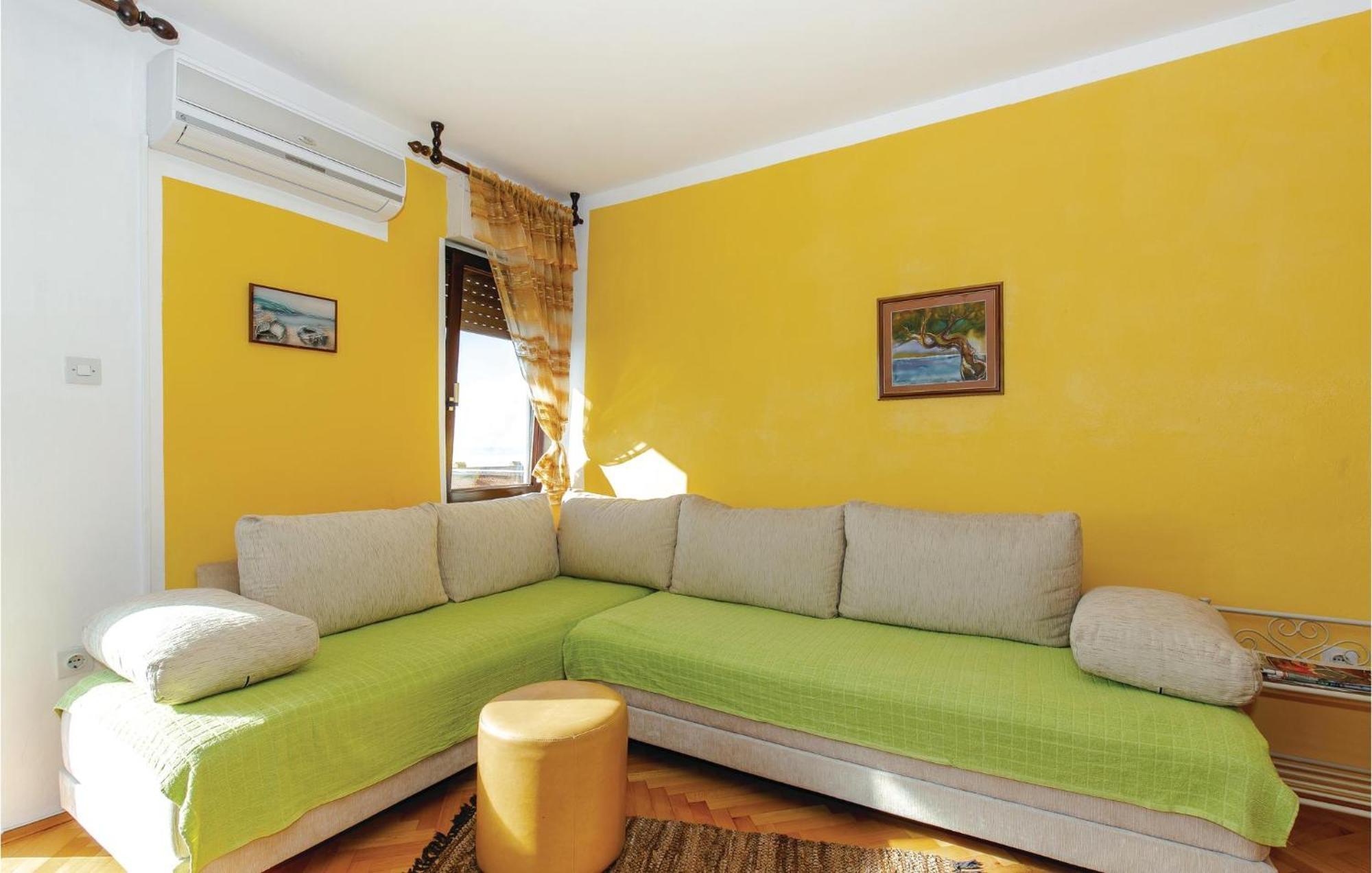 Stunning Apartment In Novi Vinodolski With Wifi ภายนอก รูปภาพ