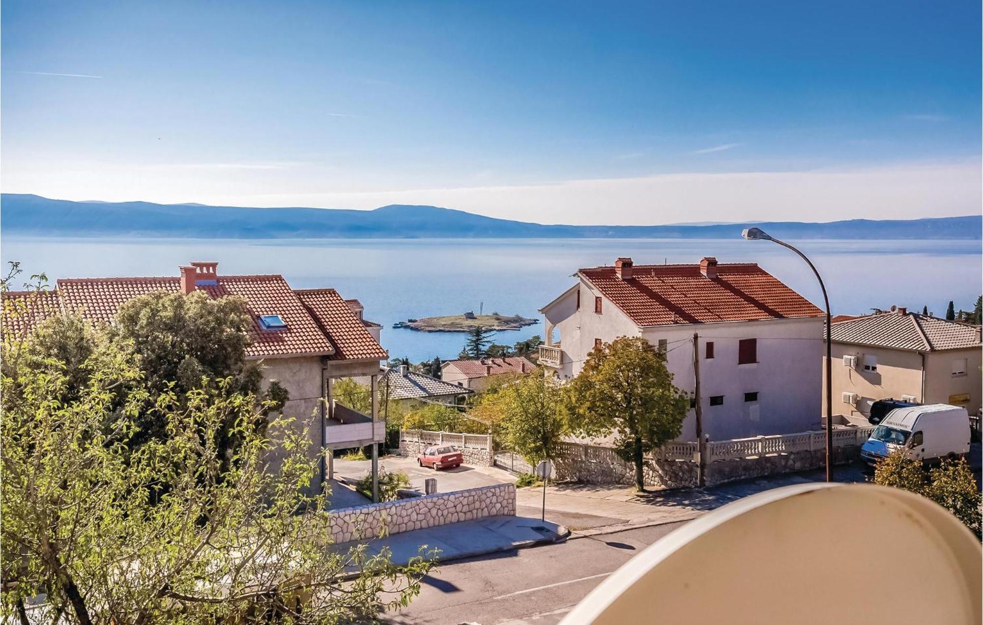 Stunning Apartment In Novi Vinodolski With Wifi ภายนอก รูปภาพ