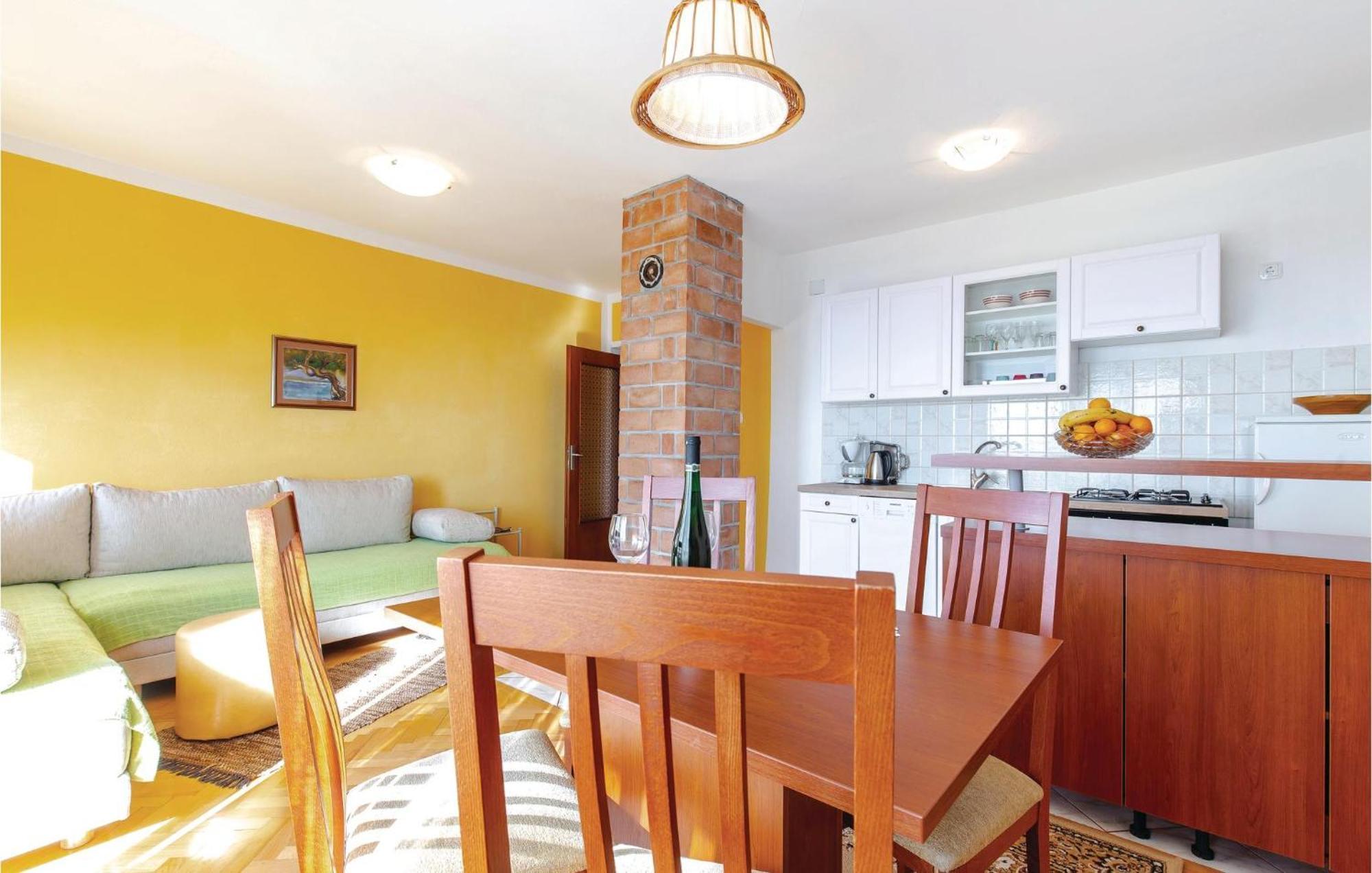 Stunning Apartment In Novi Vinodolski With Wifi ภายนอก รูปภาพ