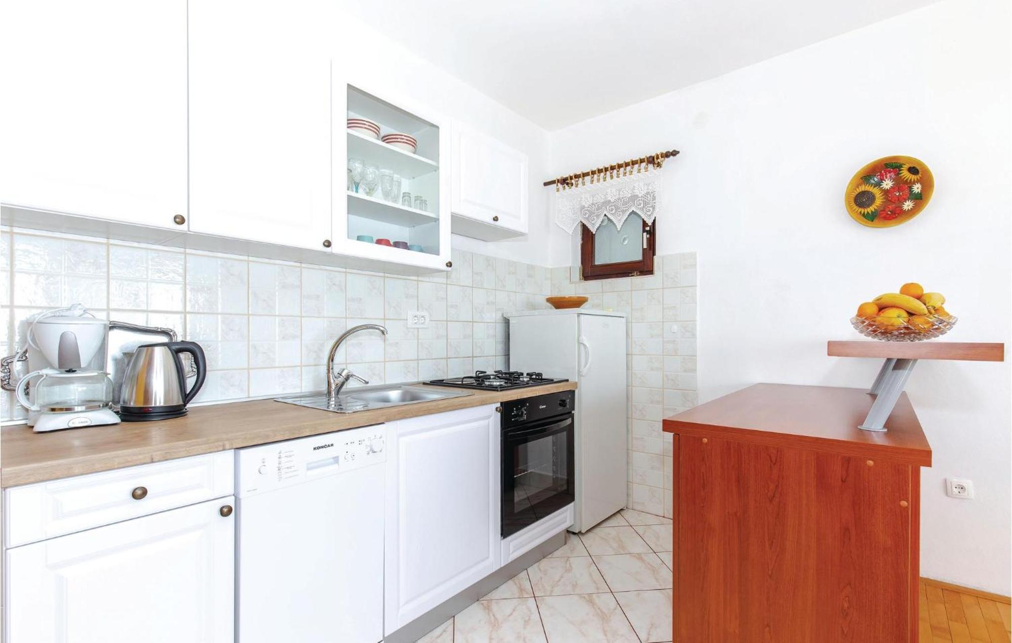 Stunning Apartment In Novi Vinodolski With Wifi ภายนอก รูปภาพ