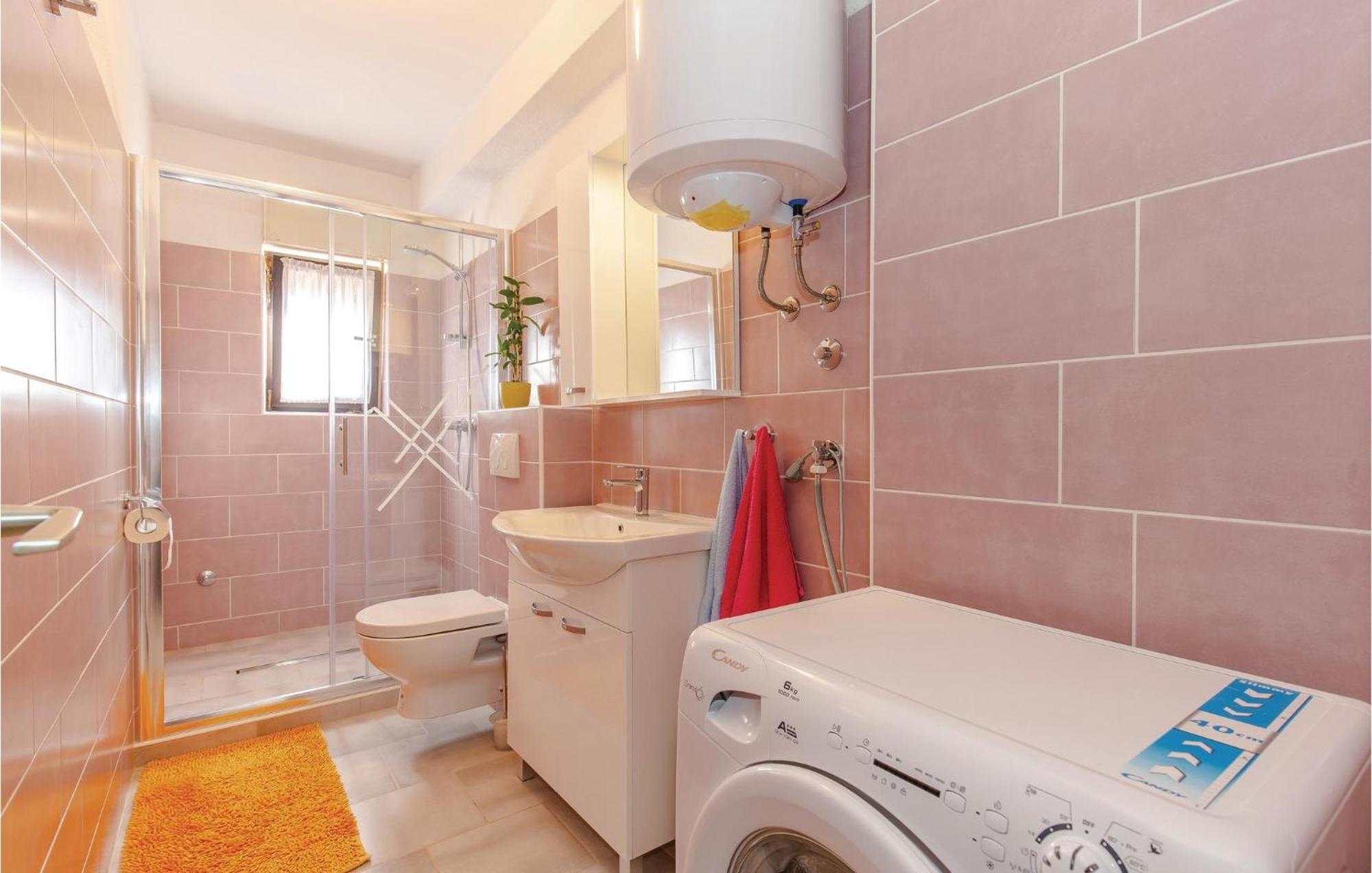 Stunning Apartment In Novi Vinodolski With Wifi ภายนอก รูปภาพ
