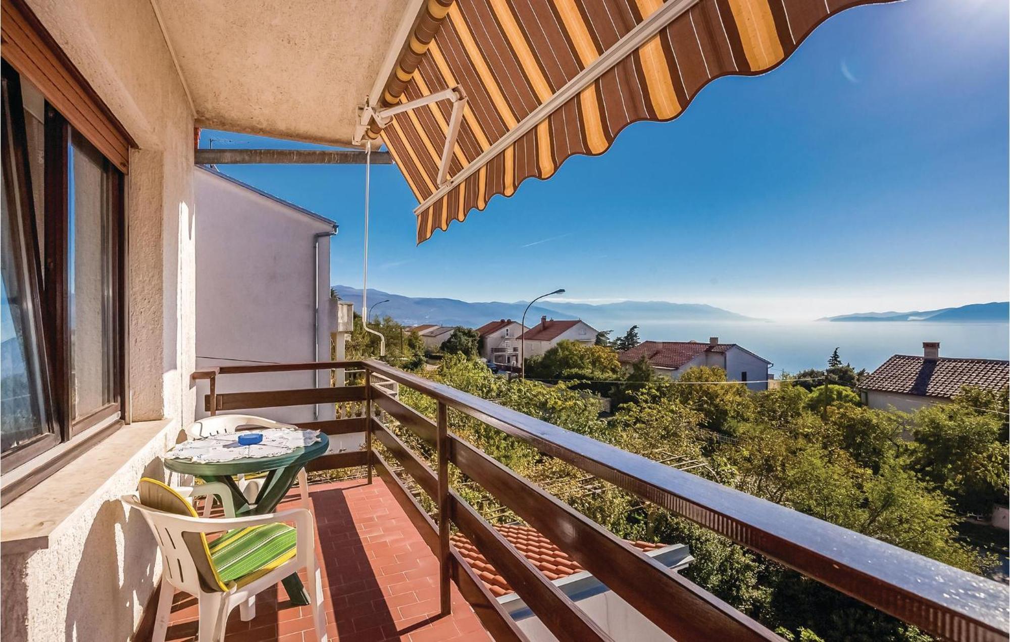 Stunning Apartment In Novi Vinodolski With Wifi ภายนอก รูปภาพ