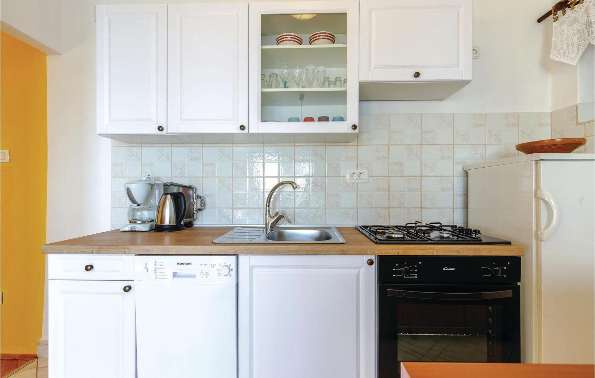 Stunning Apartment In Novi Vinodolski With Wifi ภายนอก รูปภาพ
